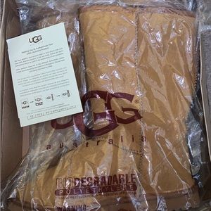 Womens size 8 UGG chestnut